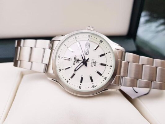 Nét cổ điển trên đồng hồ Seiko SNKP09J1 chính hãng