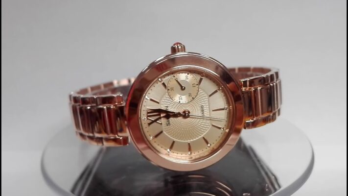 Casio SHE-3050PG-7AUDR quyến rũ trên từng gốc nhìn.